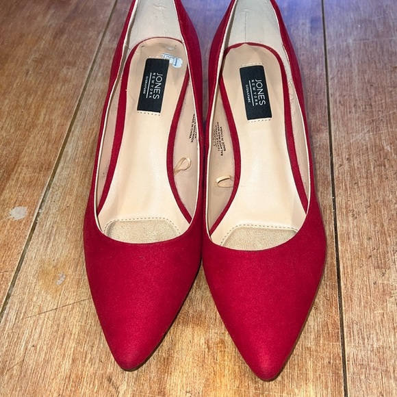 Jones New York Shoes - Retro Red Velvet Mod Heels with Metallic Gold Heel